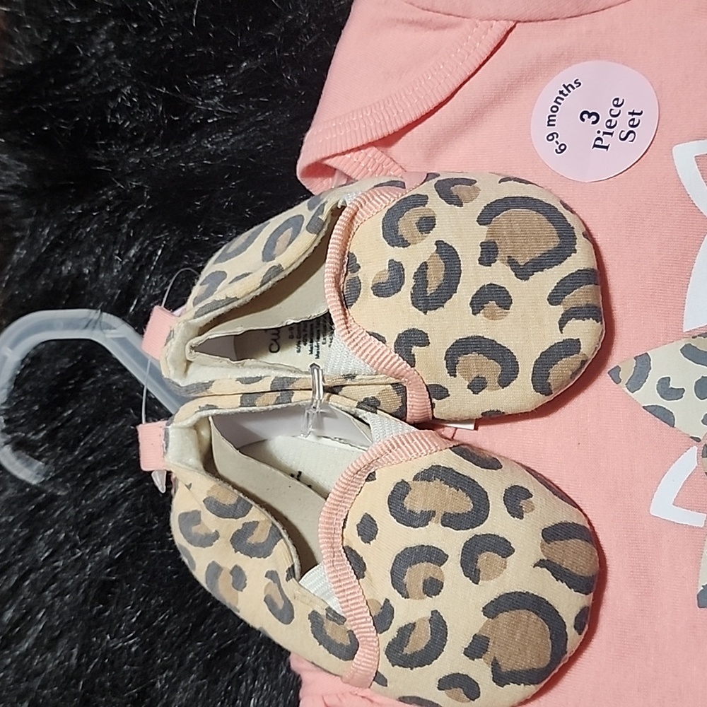 Adorable Cat Print Baby One Piece Set. Brand New With Tags & Hanger. - Picture 2 of 7